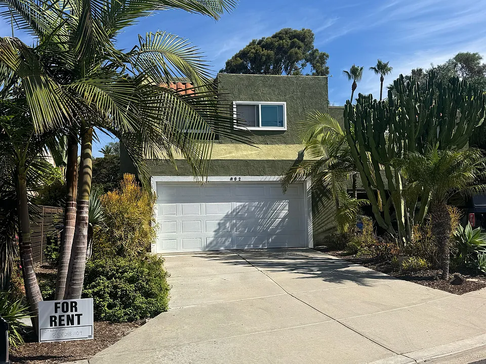 852 Mola Vista Way