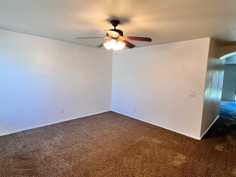 3041 W Horsham Dr — Photo 3