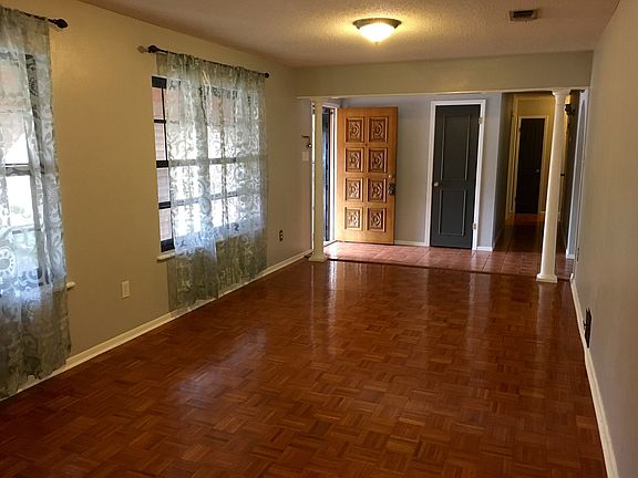 Front room/formal dining