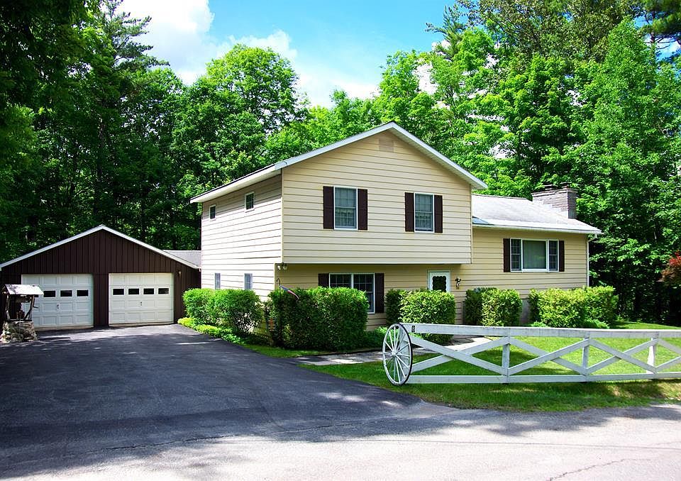 1st image of 8 Fleury Ln