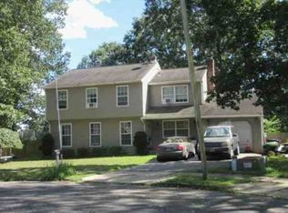 2 Dove Ct, Sicklerville, NJ 08081