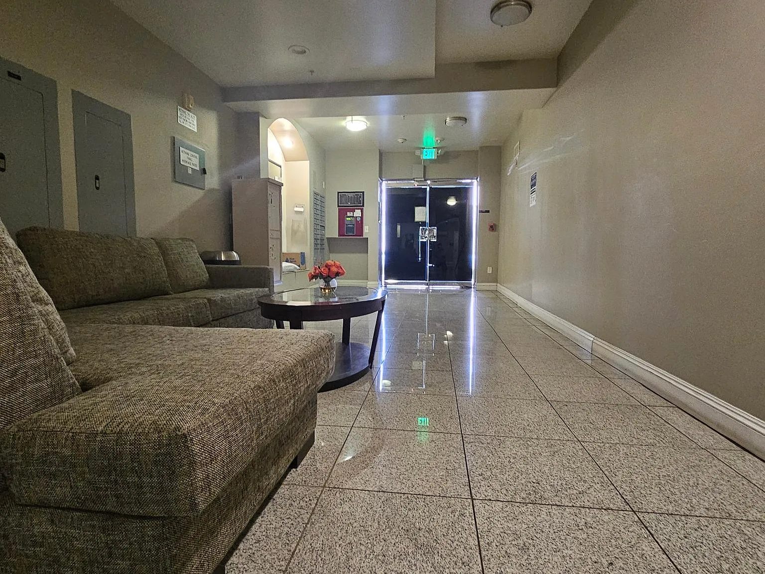 3 bed, 2.5 bath, 1470 sqft, $3,800 — Photo 4