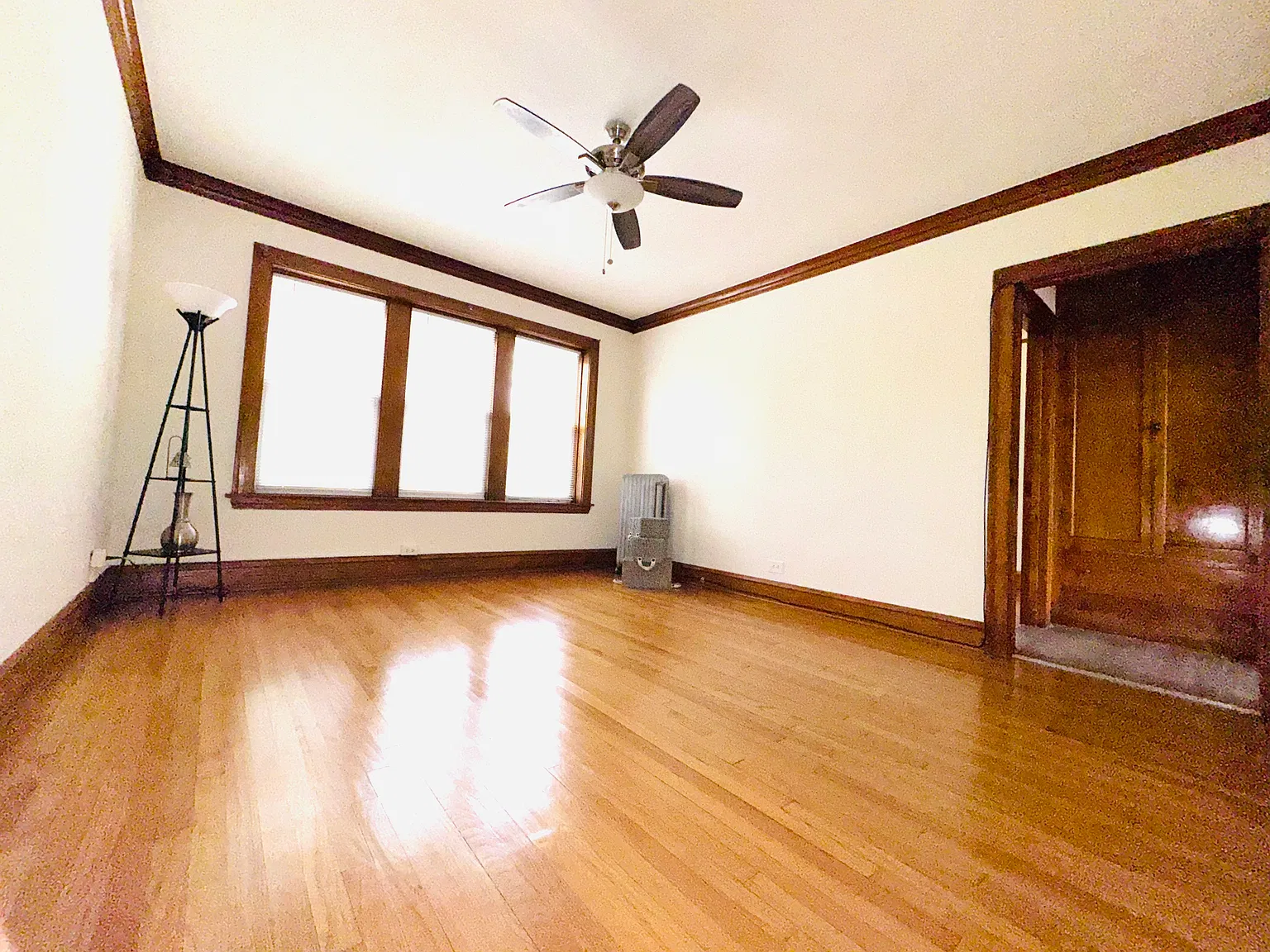 1 bed, 900 sqft, $1,350 — Photo 3