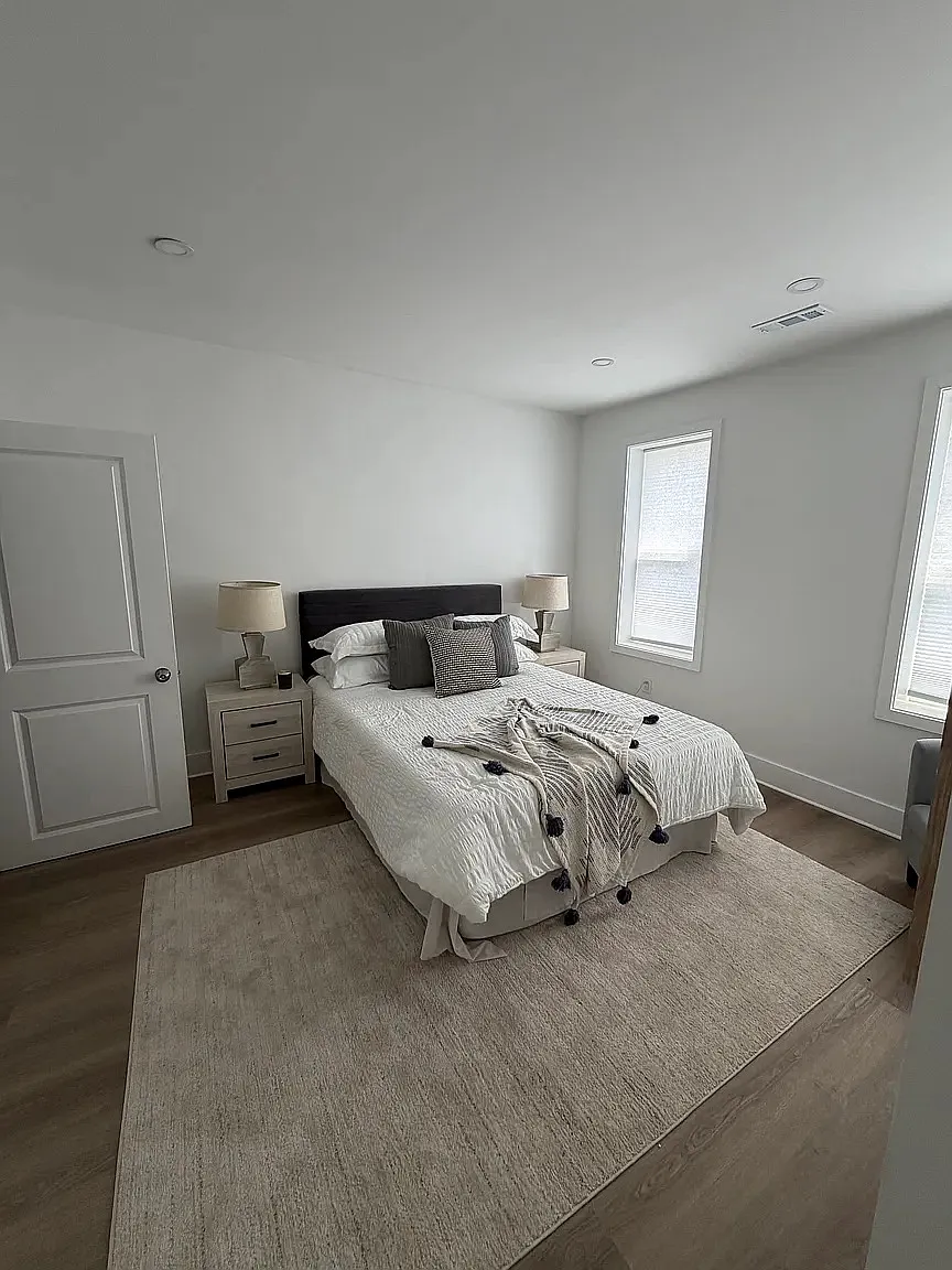 2 bed, 766 sqft, $2,250 — Photo 1