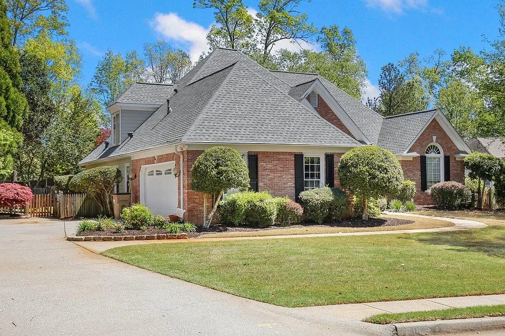 4 bed, 3.5 bath, 3401 sqft, $2,850 — Photo 2