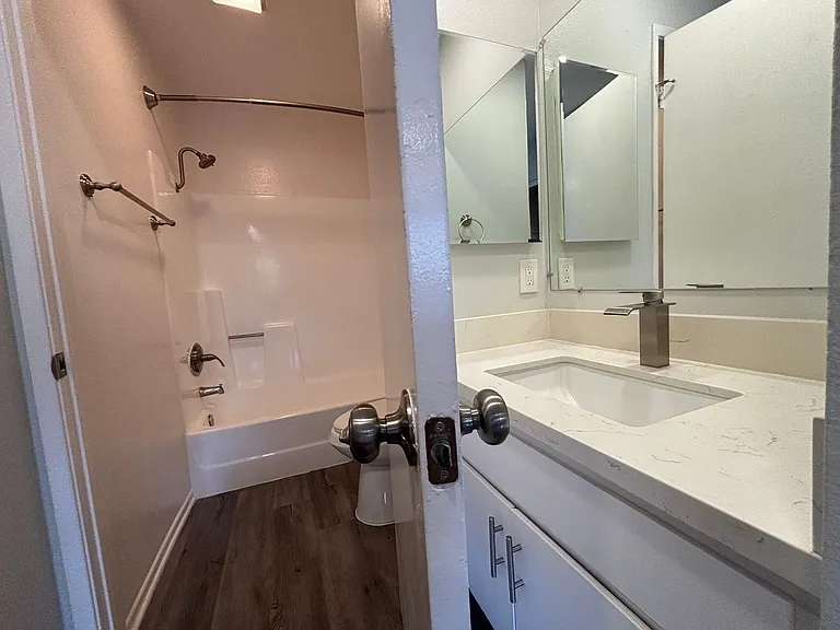 2039 North Las Palmas Ave — Photo 29