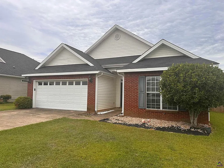123 Larkspur Ln — Photo 2