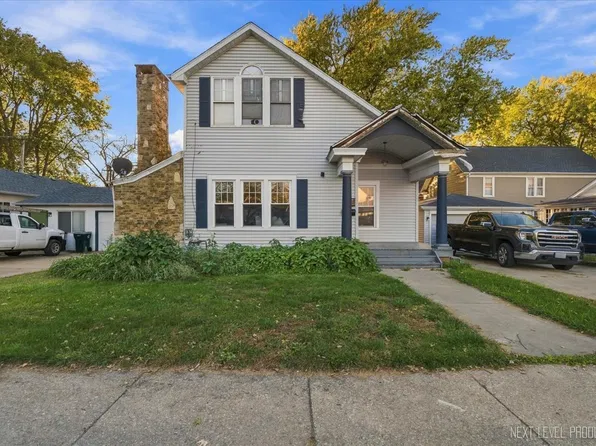 9 S Van Buren St, Batavia, IL 60510