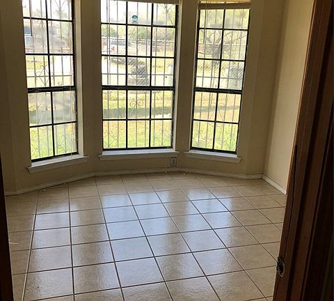 5th image of 218 N Mina De Oro St