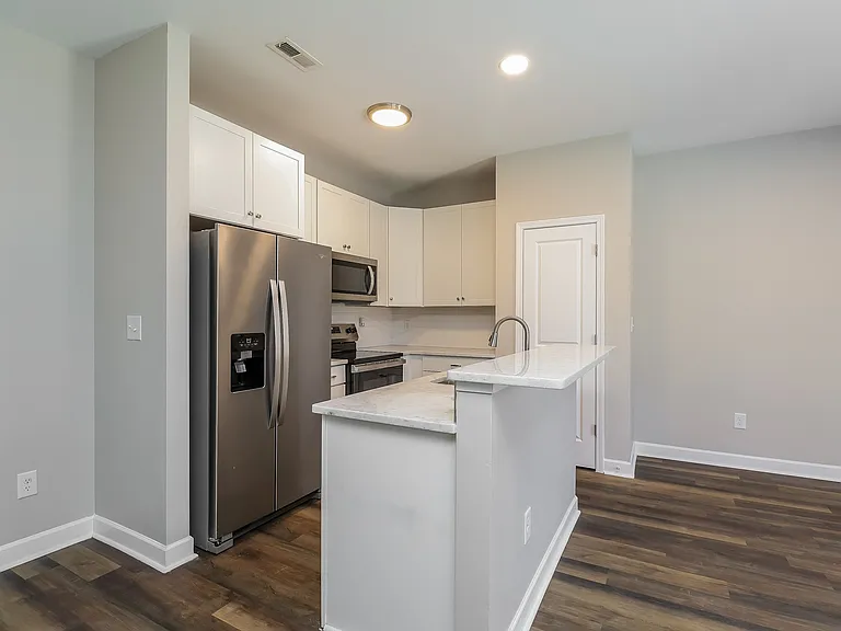 1020 N Oakwood St — Photo 10