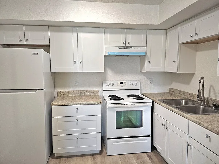 510 E Hatcher Rd #303 — Photo 7
