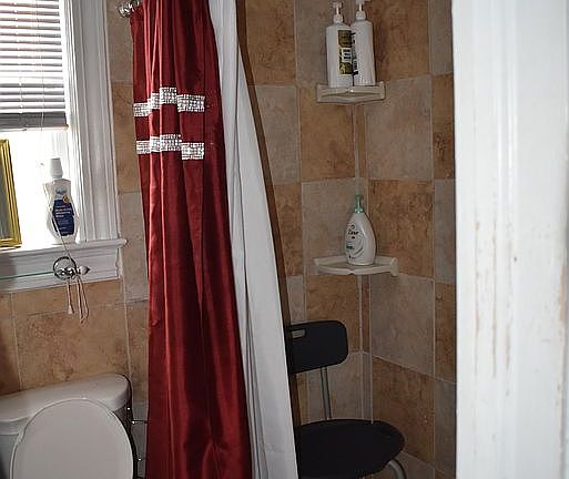 5th image of 1145 Drew St