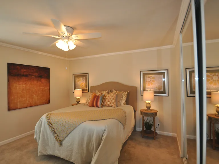 Oak Park Manor — Photo 48