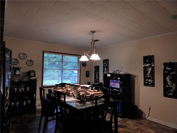 4th image of 127 Evangeline Dr