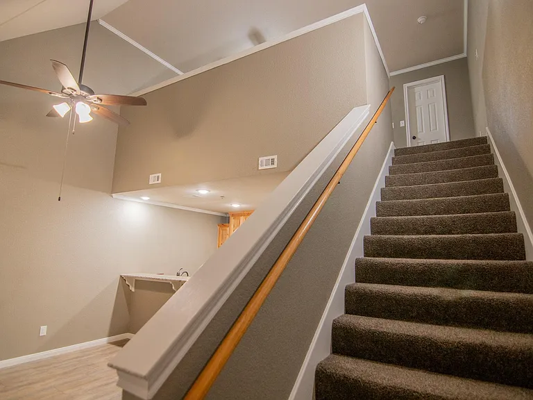 Creekside Apartments — Photo 31