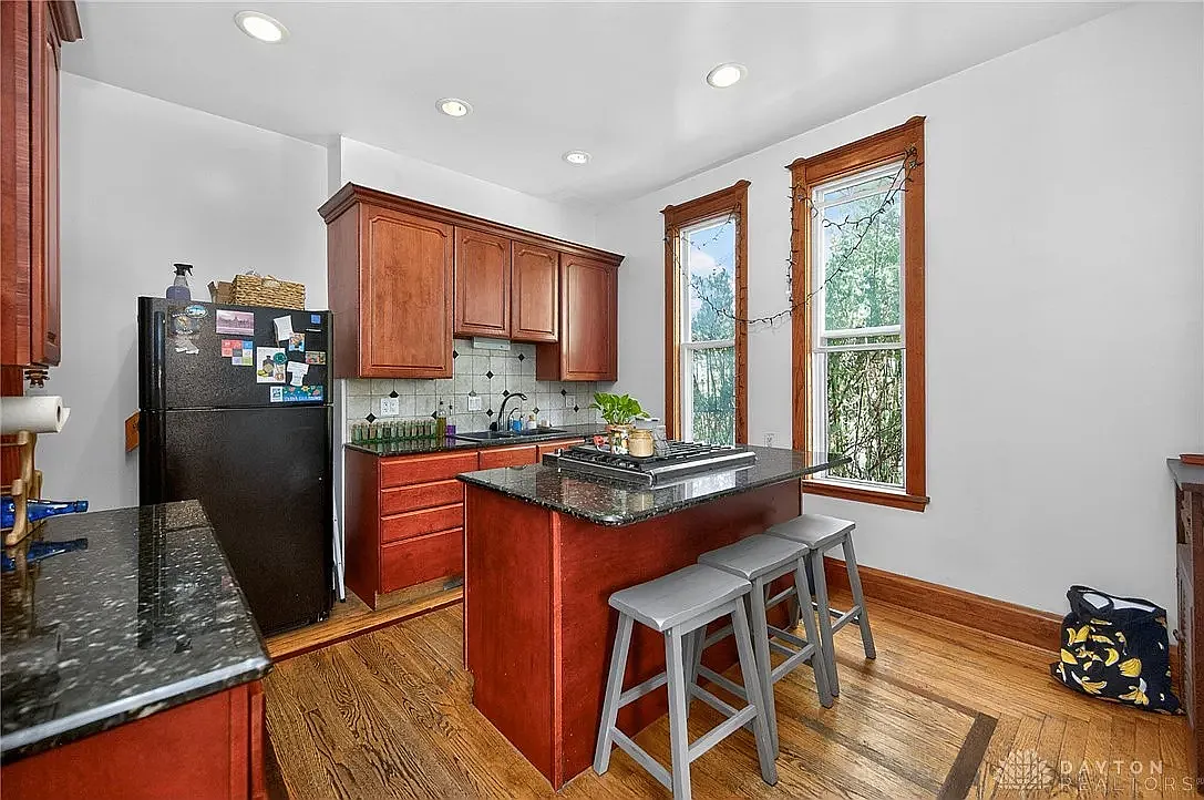 1 bed, 1000 sqft, $1,300 — Photo 4