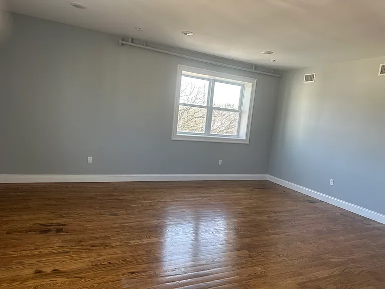520 Park Ave #2 — Photo 8