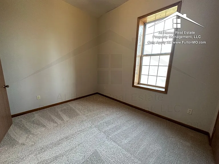 103 E 10th St #13 — Photo 15