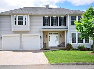 46 Snowberry Ln, Unionville, CT 06085