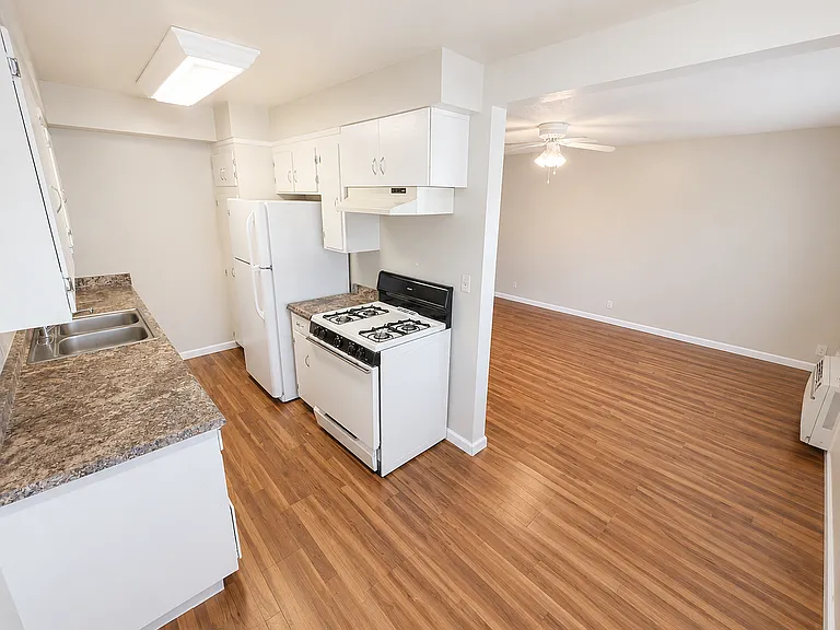 Phoenix Apartments — Photo 7