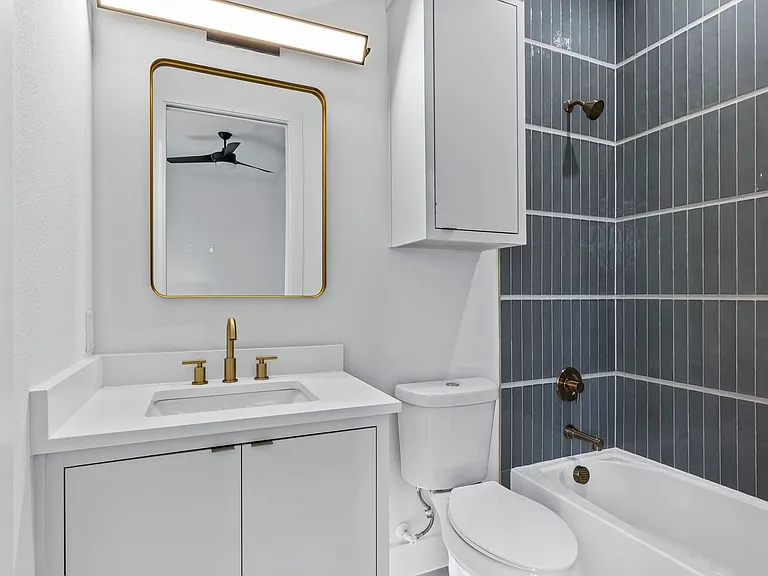 410 Avenue L #B — Photo 35