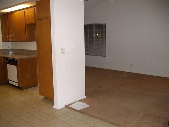 5th image of 36842 Hillcrest Dr