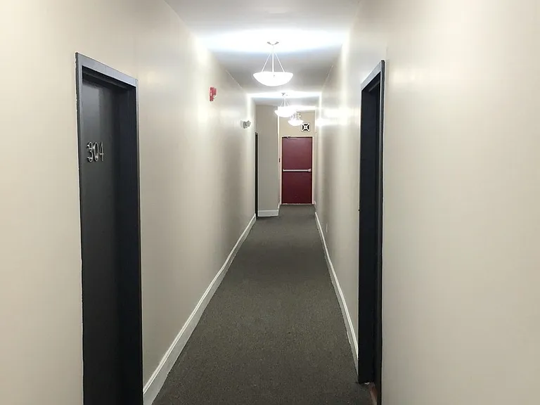 Huntington Apartments — Photo 35
