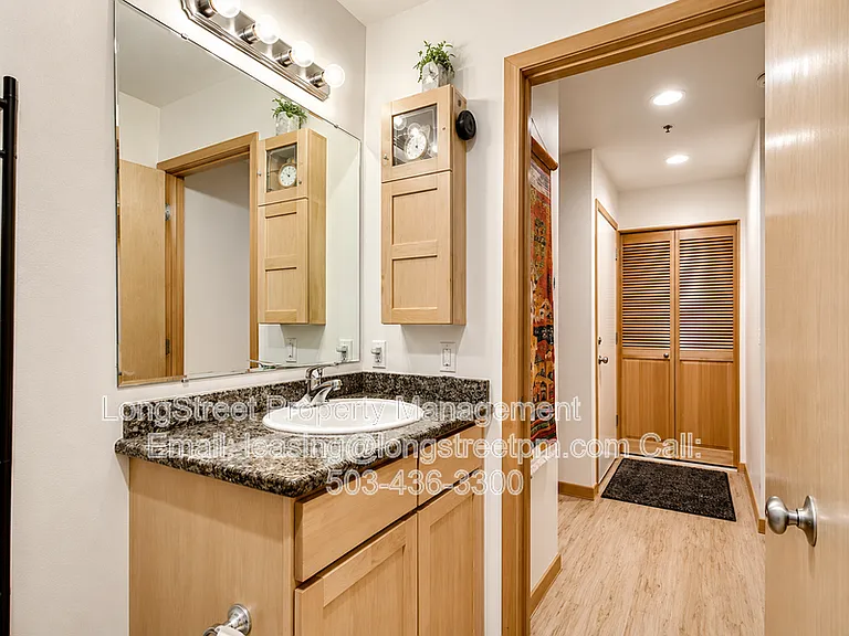 720 NW Naito Pkwy #D22 — Photo 10