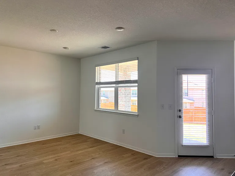 220 Saide St — Photo 6