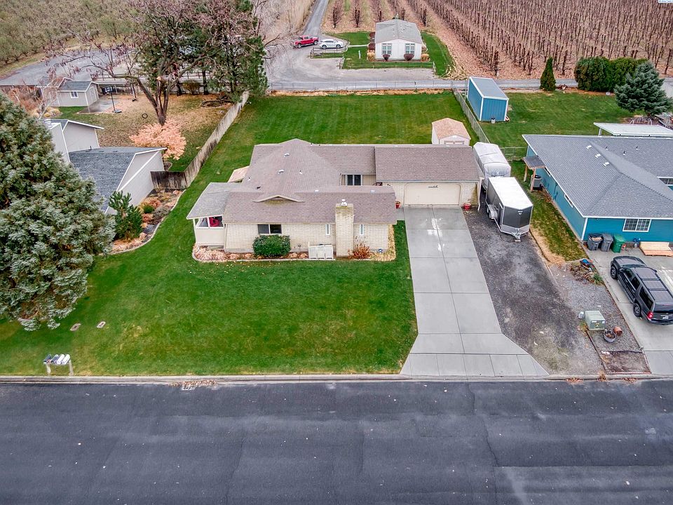 1st image of 807 W 49th Ave