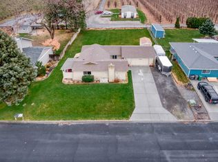 807 W 49th Ave, Kennewick, WA 99337