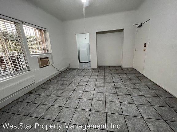 3rd image of 833 Fedora St #105