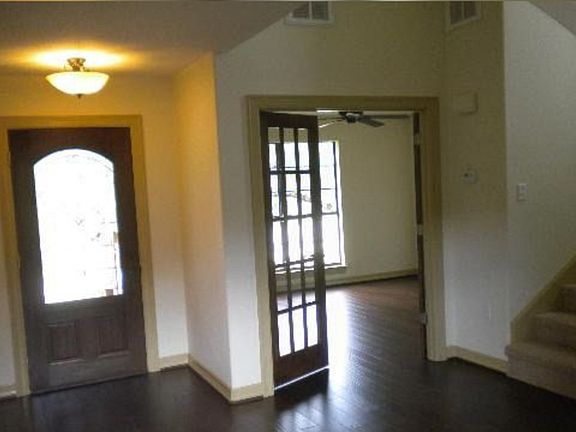 5th image of 719 Cambridge Dr