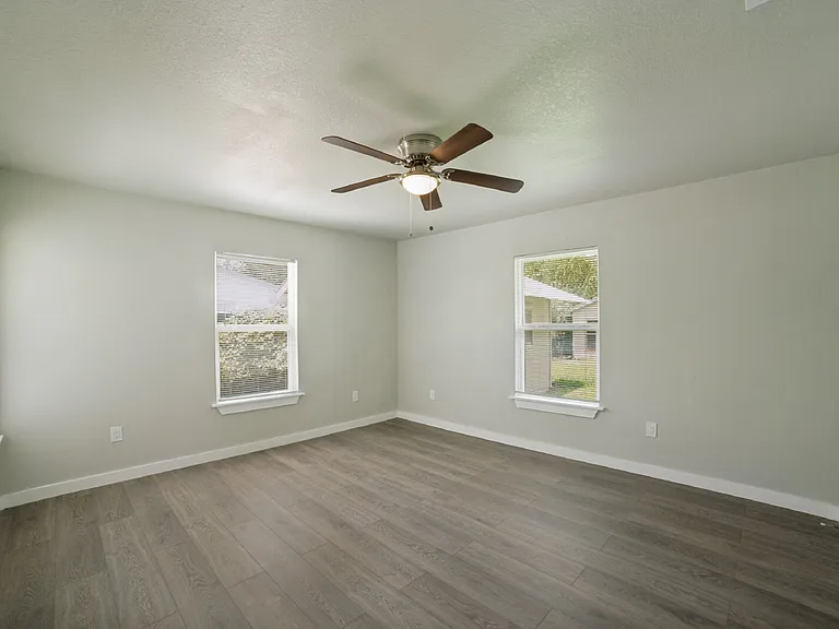 703 W Rosewood Ave — Photo 17