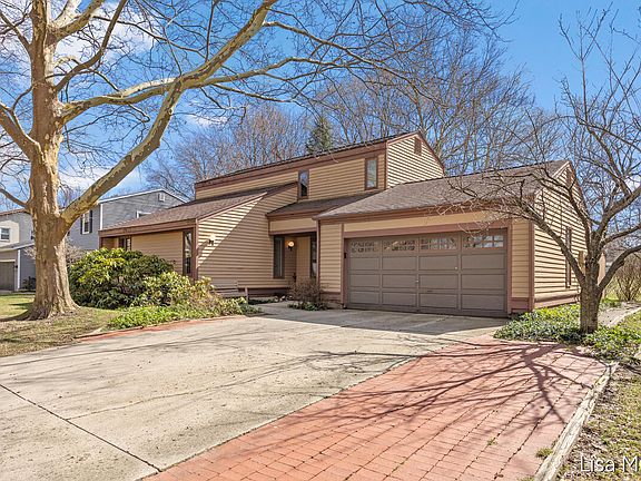 4th image of 1810 Southampton Dr SE