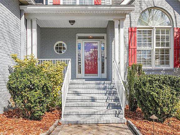 3rd image of 600 Greyrock Rd