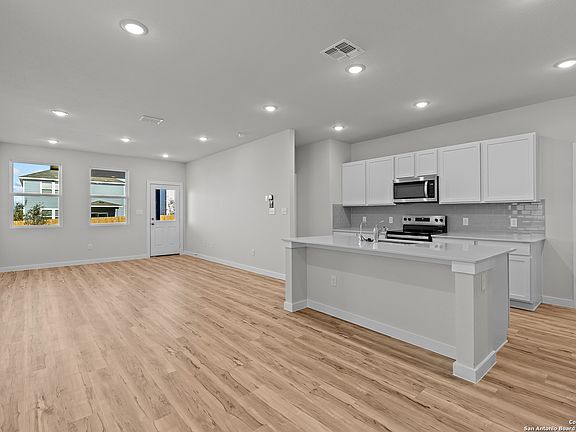 5th image of 10715 Gilmore Garden