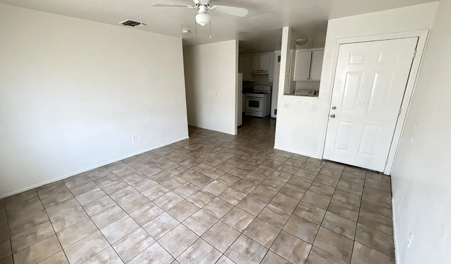 3 bed, 1.0 bath, 983 sqft, $1,350 — Photo 2
