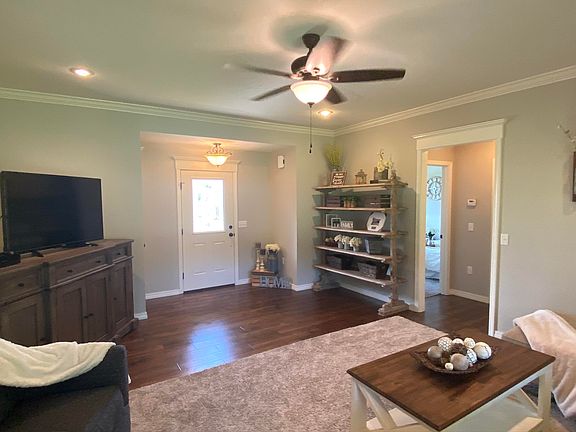 5th image of 275 Crestwood Ln
