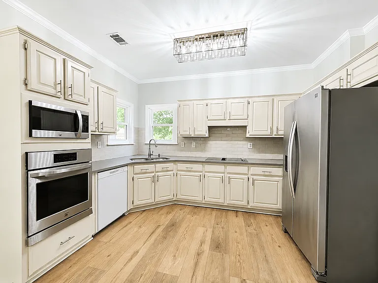 366 Belmont Chase Ct — Photo 7