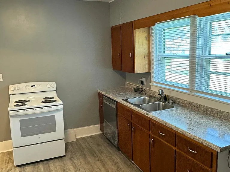 204 N Meyers Ave — Photo 10