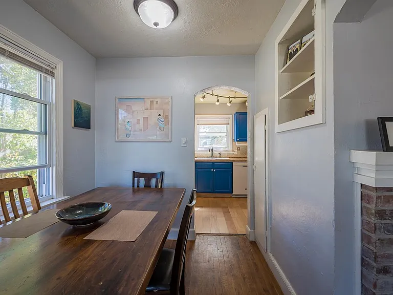 909 W 28th St — Photo 10