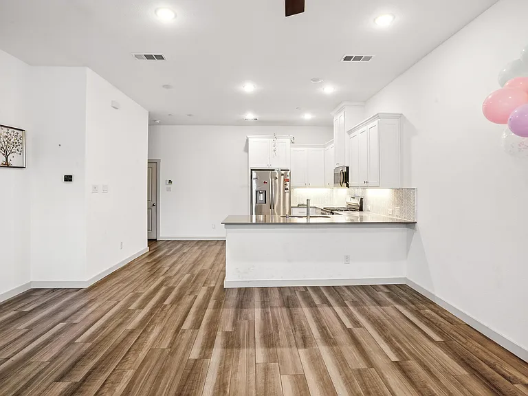 6441 Iron Horse Blvd — Photo 4
