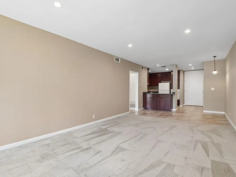116 N Wetherly Dr — Photo 9