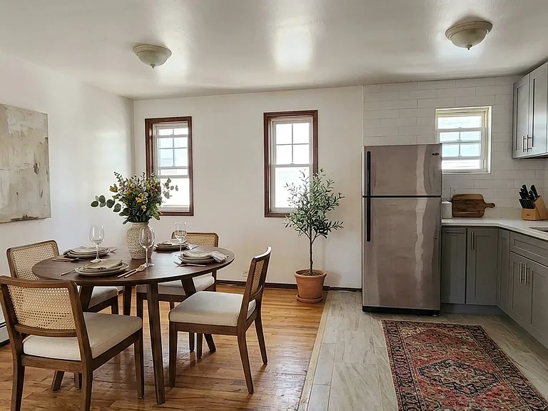 142 Autumn Ave #2R — Photo 5