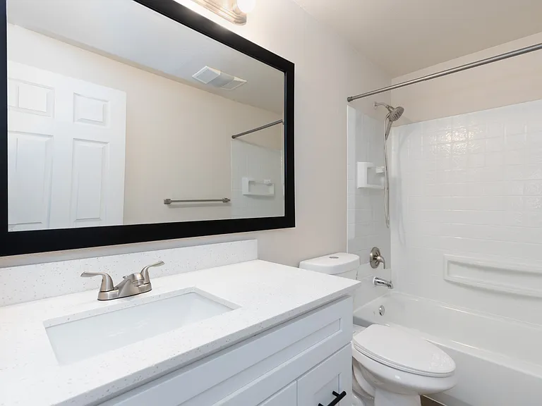 Westhampton Apartments — Photo 62