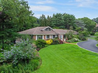 3 Cedar Ln, Port Washington, NY 11050