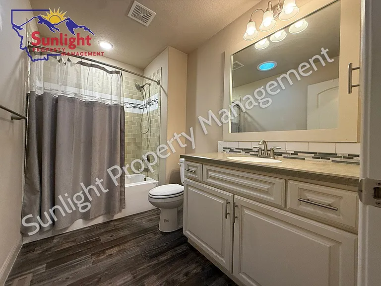 301 W 1st St #4 — Photo 6