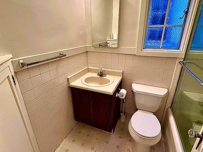 Tudor Hall Apartments — Photo 5