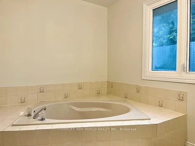 52 Fairholme Dr — Photo 17